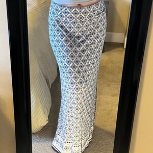 NWT Max Studio Navy and White Maxi Skirt - Size large
